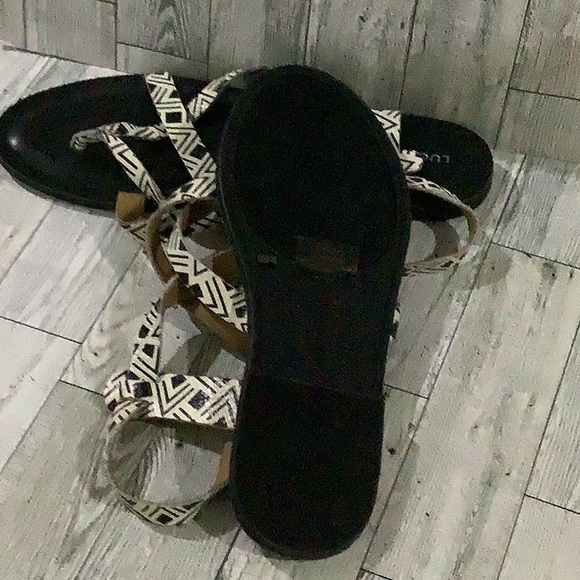 Lucky Brand Adinis Criss women’s Cross summer beach flat Sandals size 10 - Picture 4 of 4